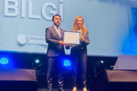 Turkcell Global Bilgi’ye Bilişim 500 araştırmasında, Türkiye merkezli üretici/çağrı merkezi kategorisinde birincilik ödülü
