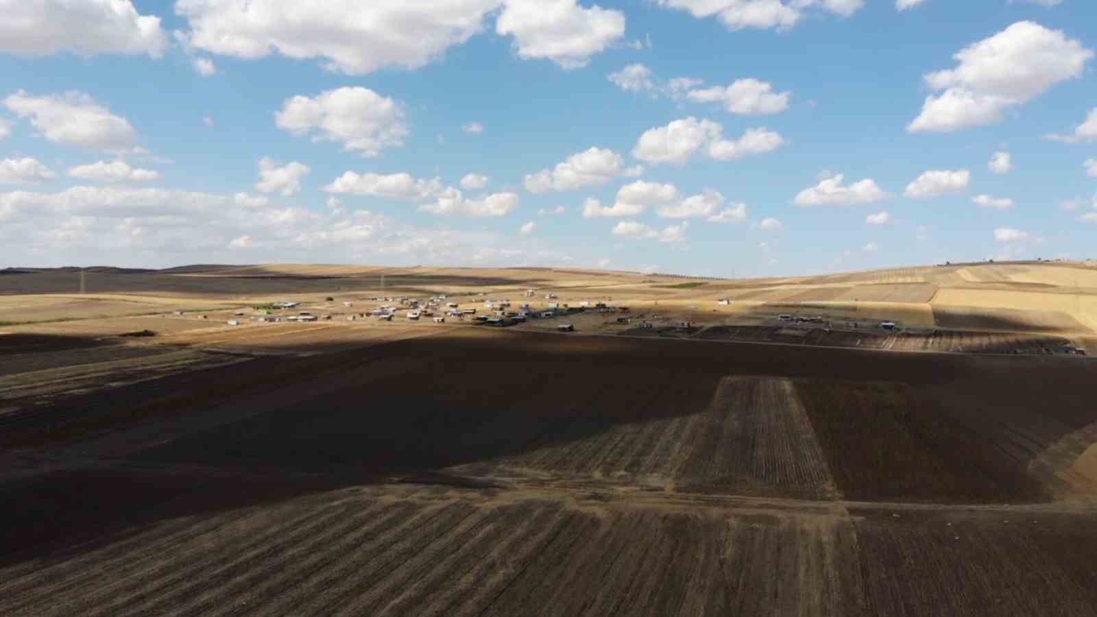 Tarım arazileri tel ve konteynerlerle kuşatıldı