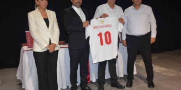 Kıbrıs’ta futbolun sağlığı Yakın Doğu Üniversitesi Hastanesi’ne emanet