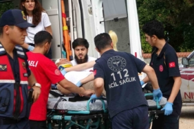 Kocaeli’de otomobiller çarpıştı: 2’si çocuk 8 yaralı