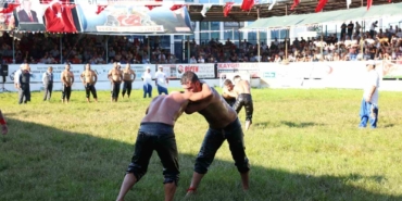 Çanakkale’de Geleneksel Tarihi Çardak Yağlı Güreşleri’nin 291’incisi düzenlendi