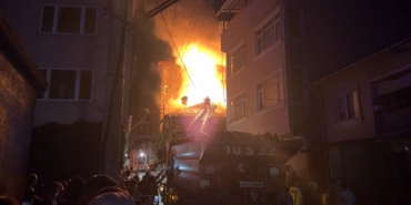 Dursunbey’de korkutan ev yangını... Yavru kediler böyle kurtarıldı