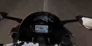 Motosiklet sürücüsünün ölümden döndüğü anlar kask kamerasında