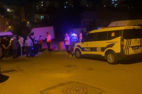 Pendik’te alacak verecek kavgası: Tekme ve tokatlar havada uçuştu