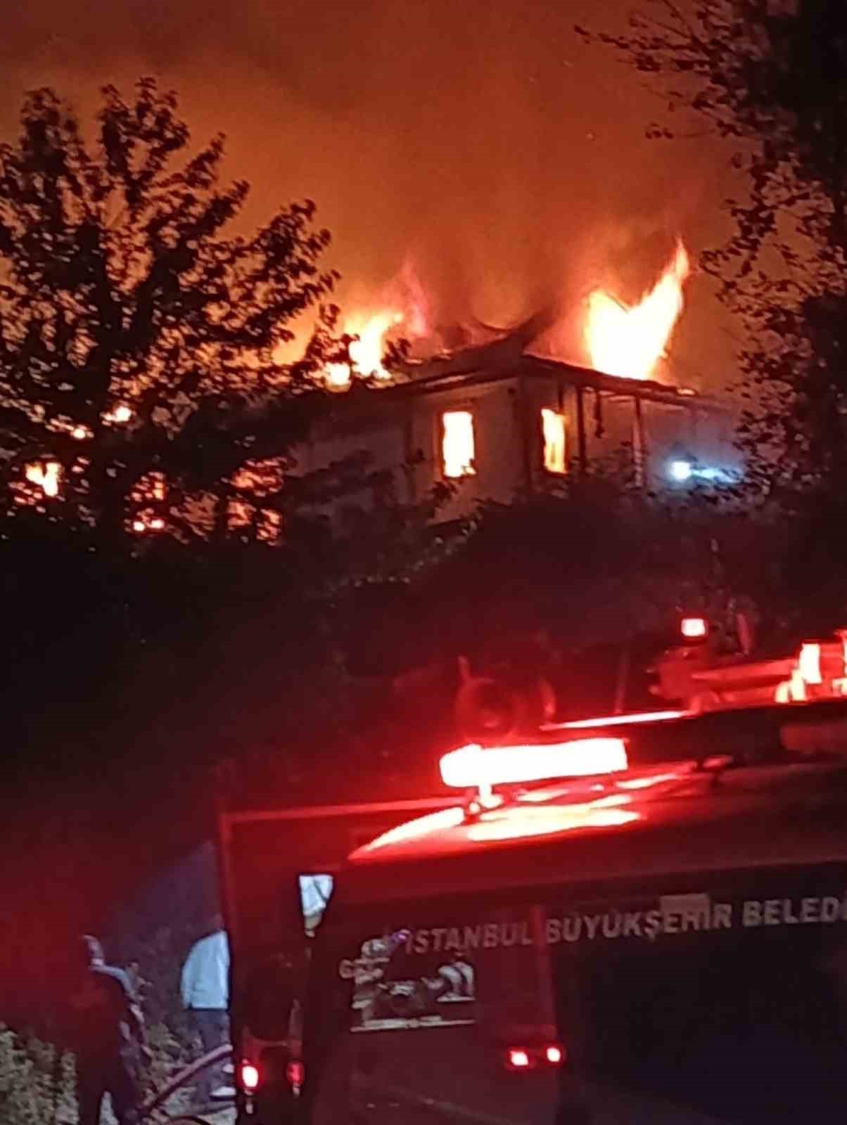 Şile’de alkollü şahıs kaldığı evi yaktı