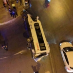 Sultanbeyli’de aşırı süratli araç minibüsle çarpıştı: 10 yaralı