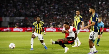 UEFA Şampiyonlar Ligi: Feyenoord: 1 - Fenerbahçe: 0 (İlk yarı)