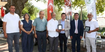 Osmangazi’nin gönüllü temizlik elçilerine teşekkür plaketi