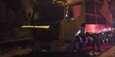 Bursa’da park halindeki tır alev alev yandı