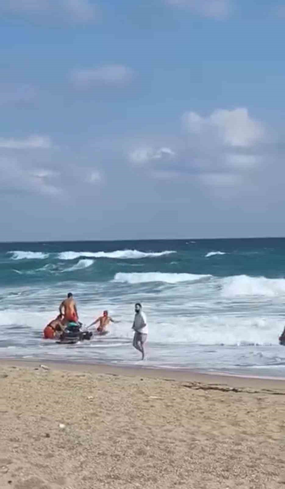 Şile’de denizde akıntıya kapılan vatandaşı cankurtaranlar kurtardı