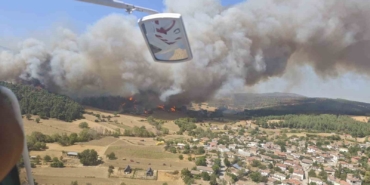 Gelibolu’da çıkan orman yangınına havadan ve karadan müdahale devam ediyor