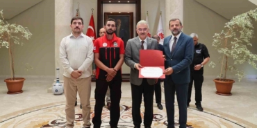 Bursa Valisi Ayyılddız’dan yangın kahramanlarına teşekkür