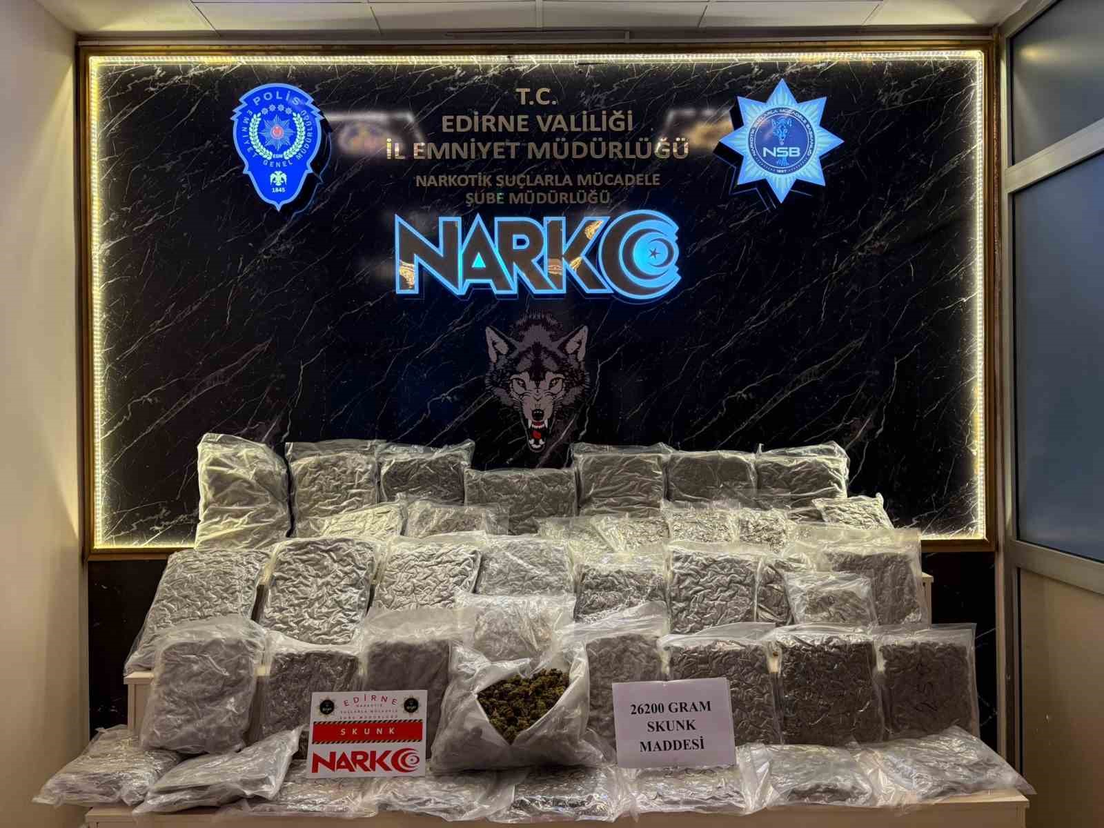 Kapıkule’de uyuşturucu operasyonu: 26 kilo skunk ele geçirildi