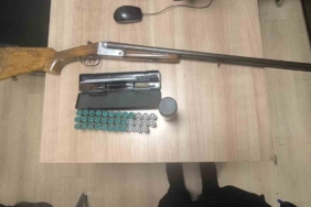 Esenyurt’ta balkona iç çamaşırı ile çıkınca komşuları uyardı: ‘Mahalle erkek görsün’ diyerek tüfekle etrafa tehditler savurdu