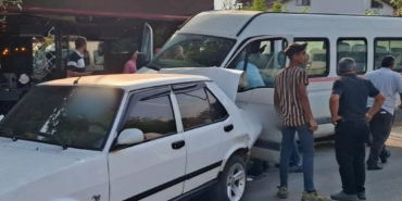 Direksiyon başında fenalaşan yaşlı adam otomobile çarptı: 1 ölü