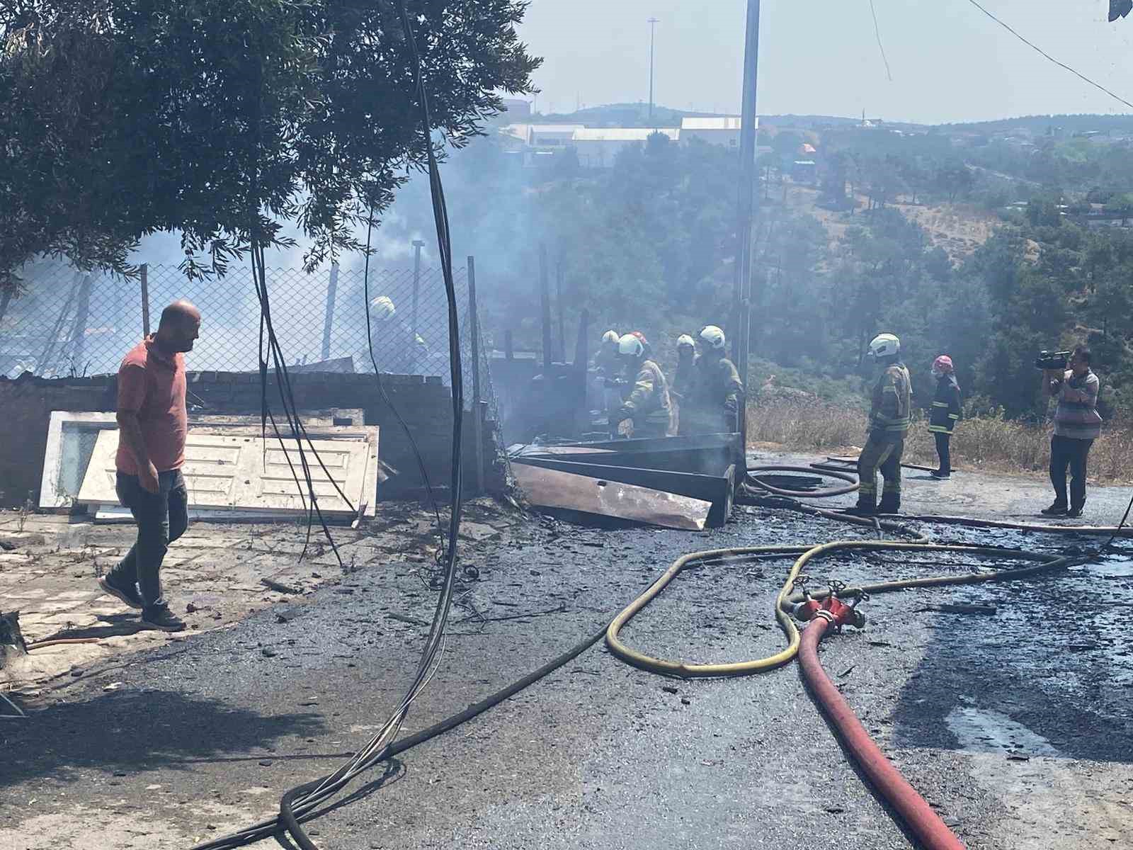 Ümraniye’de kömürlük yangını paniğe neden oldu