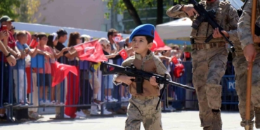 30 Ağustos kutlamalarına minik komando damga vurdu