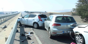 Kırklareli’nde çıkan yangında yoğun duman kazaya sebep oldu: 6 yaralı
