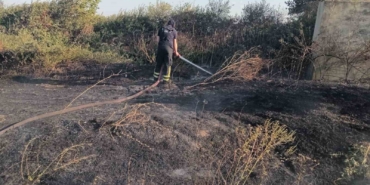 Otluk alanda çıkan yangın korkuttu