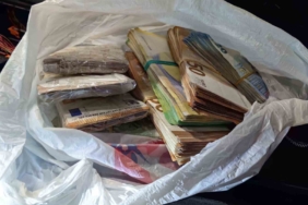 Koltuk ve gösterge paneline gizlediği 55 bin euro ile yakalandı