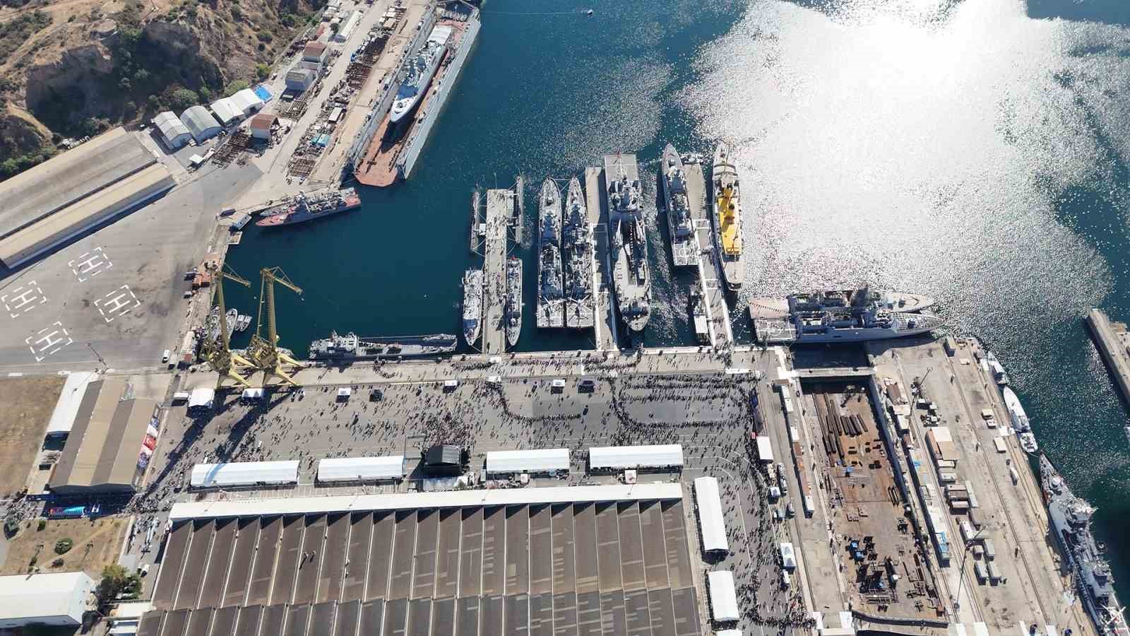 TEKNOFEST Mavi Vatan’da savaş gemilerine vatandaşlardan yoğun ilgi