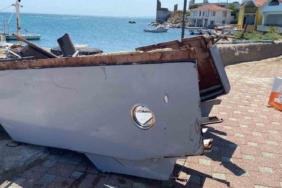 Kazada parçalanan tekne vinçle karaya çıkarıldı: Bilirkişi incelemesi başladı