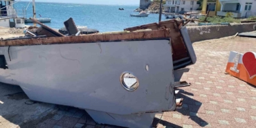 Kazada parçalanan tekne vinçle karaya çıkarıldı: Bilirkişi incelemesi başladı