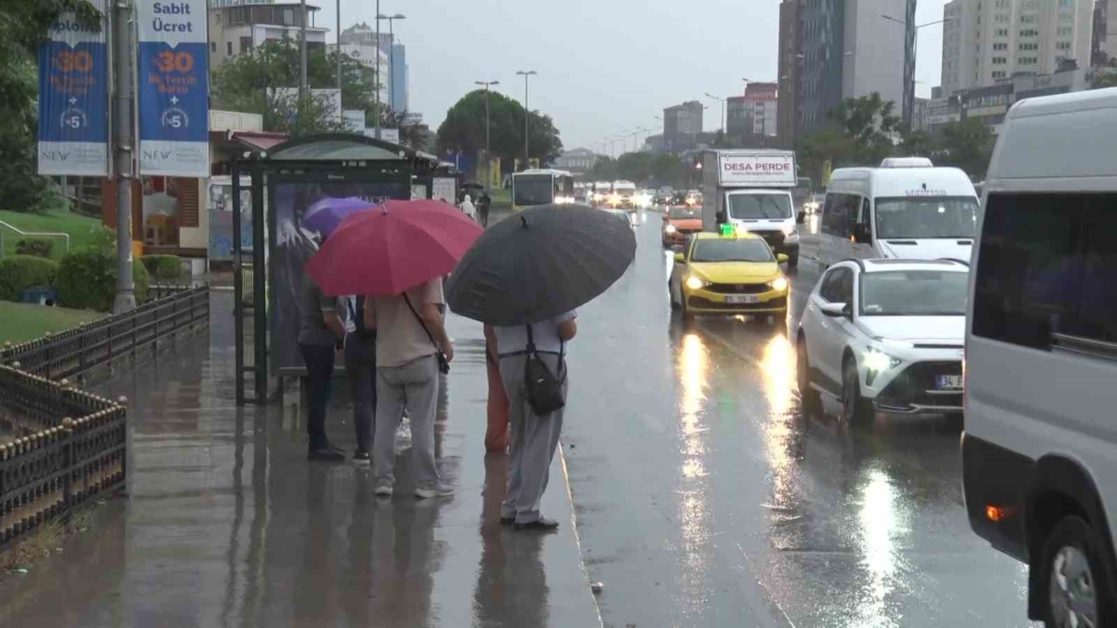İstanbul’da sağanak yağış sabah saatlerinde de etkisini sürdürüyor