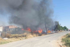Tekirdağ’da çiftlik deposu alev alev yandı