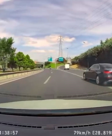 Basın Ekspreste aracıyla diğer sürücünün önüne kıran trafik magandası bununla yetinmeyerek küfür ve hakaretler savurdu