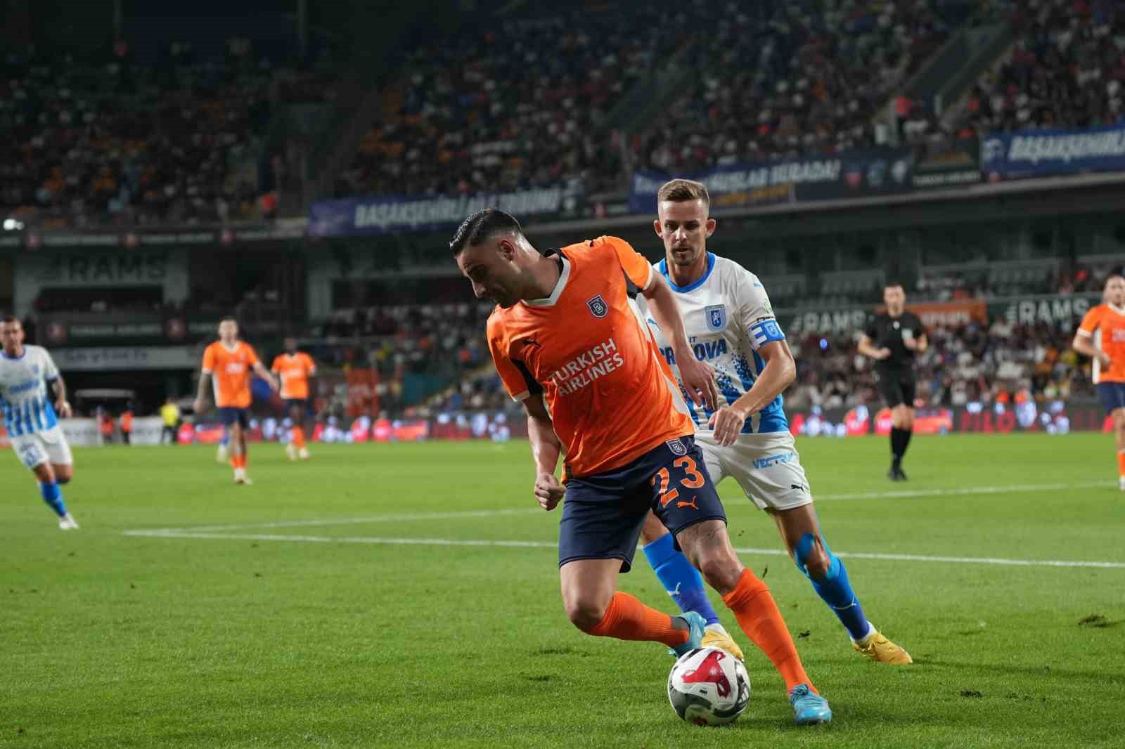 UEFA Konferans Ligi: Başakşehir: 0 - Universitatea Craiova: 1 (İlk yarı)