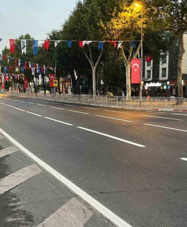 İstanbul’da 30 Ağustos Zafer Bayramı kutlamaları nedeniyle Vatan Caddesi trafiğe kapatıldı