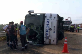 Sancaktepe’de 3 kişinin hayatını kaybettiği kaza sonrası yolcu otobüsü olay yerinden kaldırıldı