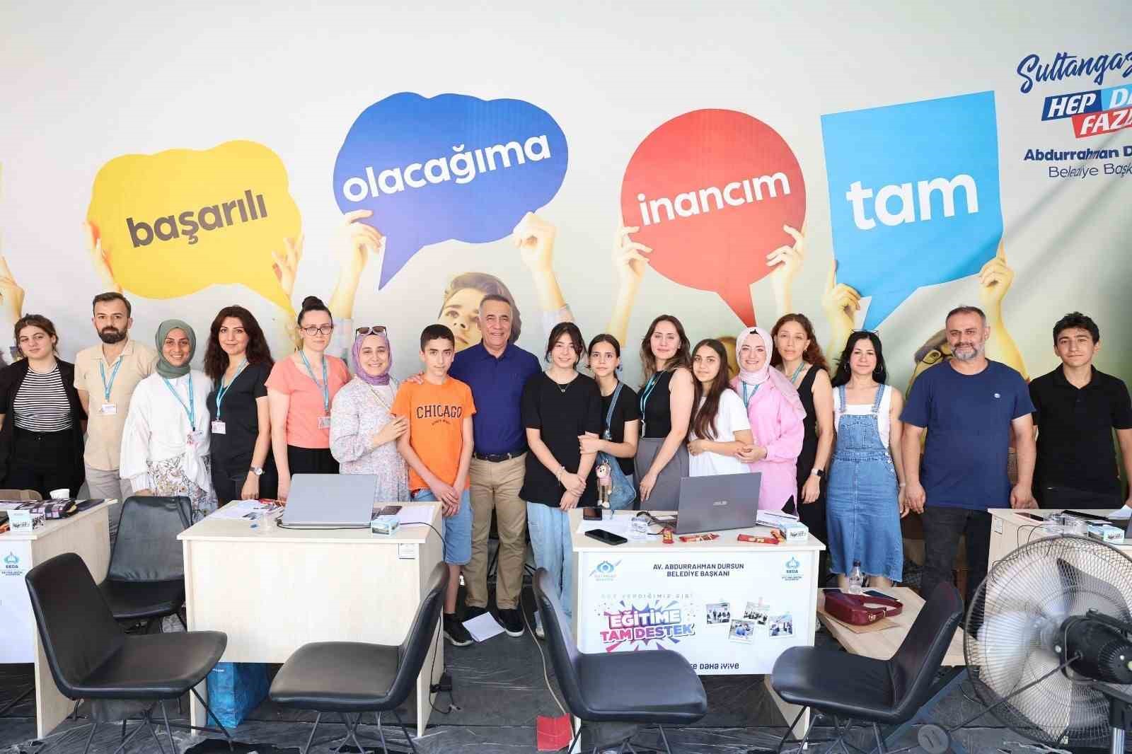 Sultangazi Belediyesi Eğitime Destek Akademisi’nde eğitim gören 696 öğrenci üniversiteli oldu