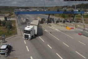 Çekmeköy’deki tır kazası güvenlik kamerasına yansıdı