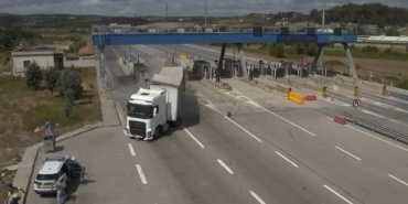 Çekmeköy’deki tır kazası güvenlik kamerasına yansıdı