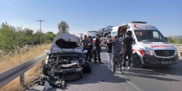 Bursa’da otomobil traktöre çarptı: 1 yaralı