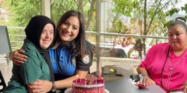 Polis ablaları Rabia’nın mutluluğuna ortak oldu