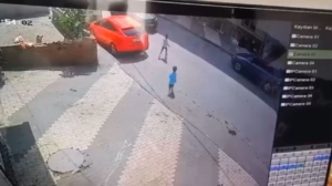 Arnavutköy’de küçük çocuğa otomobil çarptı, sürücü olay yerinden uzaklaştı