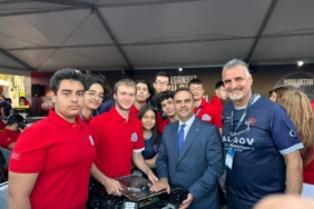 Sanayi ve Teknoloji Bakanı Kacır, TEKNOFEST’te Cağaloğlu Anadolu Lisesi’nin İnsansız Su Altı Takımını ziyaret etti