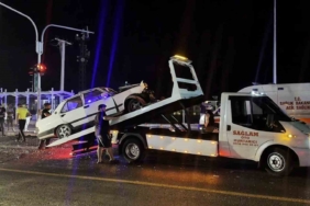 Duble yolda iki otomobil çarpıştı: 1’i ağır, 3 yaralı