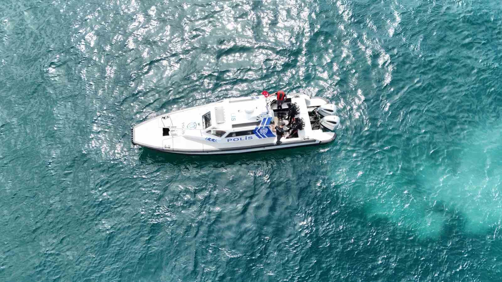 Boğaz’da kaybolan Rus yüzücü didik didik aranıyor