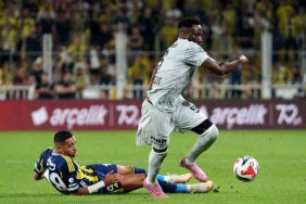 Trendyol Süper Lig: Fenerbahçe: 1 - Kocaelispor: 1 (İlk yarı)