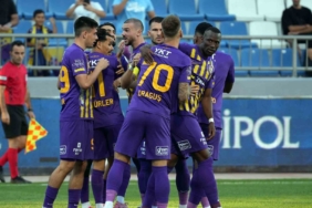 Trendyol Süper Lig: Eyüpspor: 1 - Corendon Alanyaspor: 0 (İlk yarı)