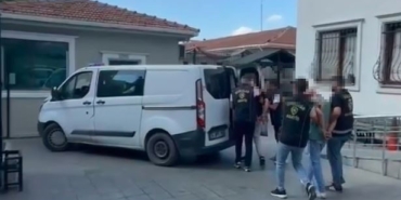 Bağcılar’da iş yerine silahla ateş açan şüpheliler yakalandı