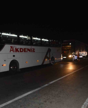 Ayvalık’ta kırmızı ışıkta zincirleme trafik kazası: 1 ölü, 3 yaralı
