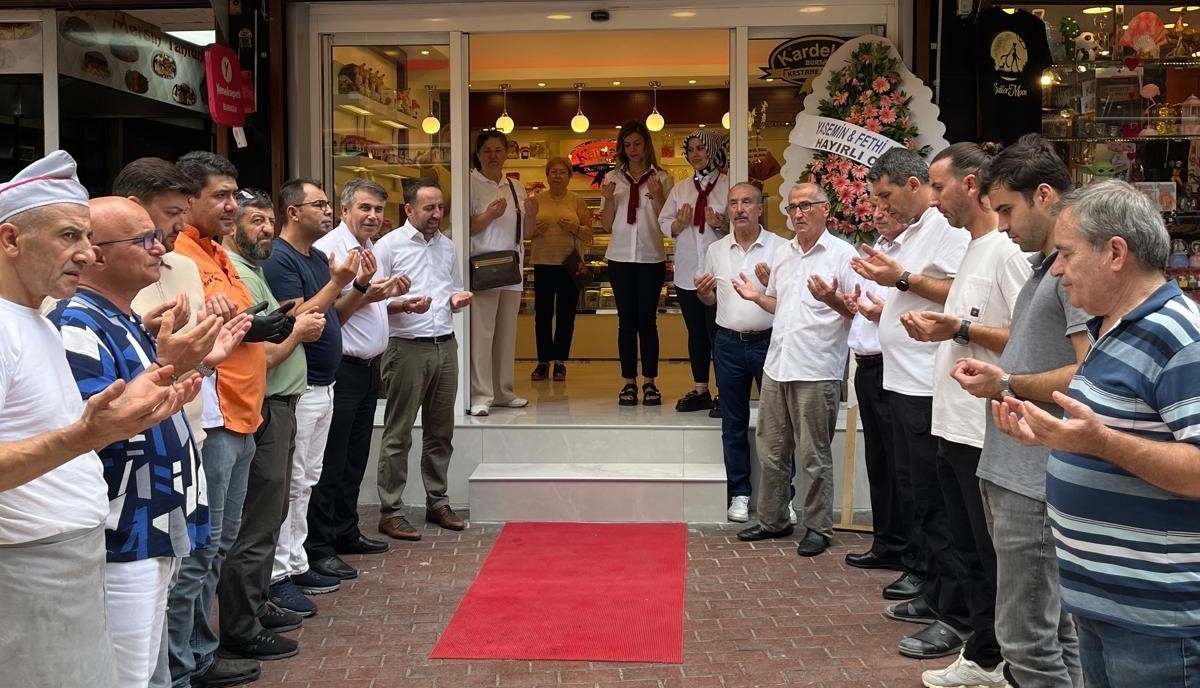 Kardelen kestane şekeri şimdi de ünlü cadde’de