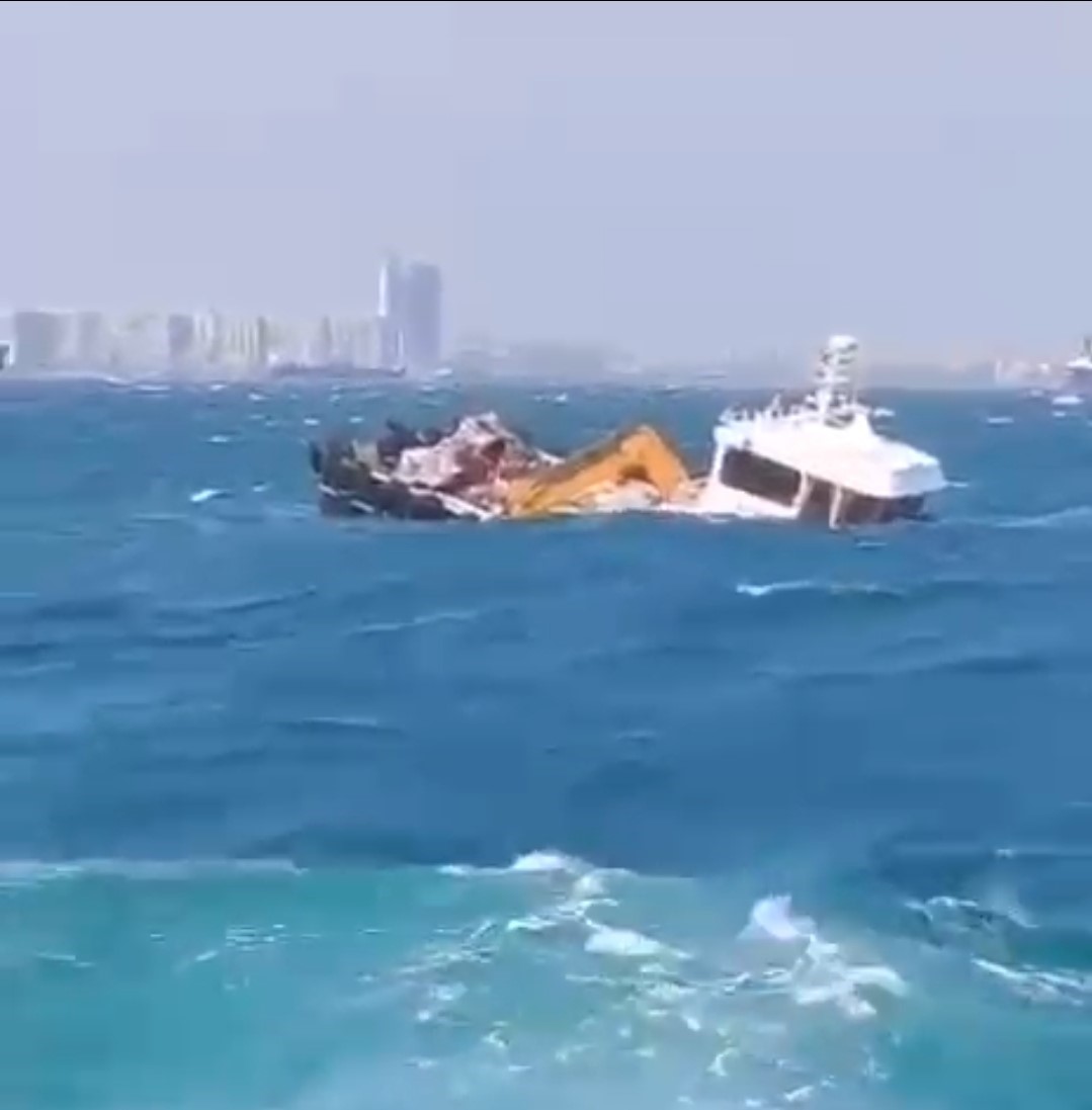 İstanbul’da kuvvetli fırtınada gemi battı: 4 kişi kurtarıldı