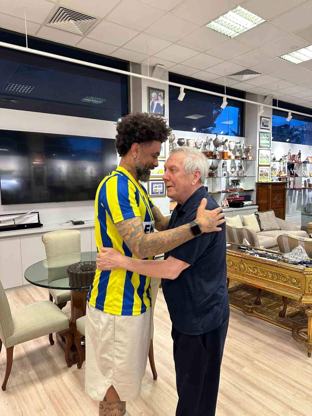 Cristian Baroni, Aziz Yıldırım’ı ofisinde ziyaret etti