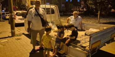 Avcılar’da kamyonet kasasında deprem nöbeti